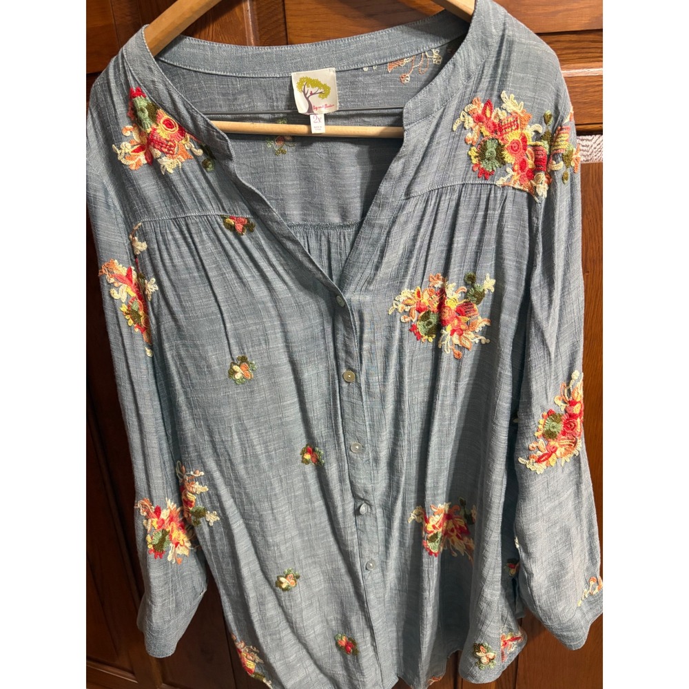 Fig and Flower Blue Floral Embroidered Button Front Roll Tab Blouse 2X